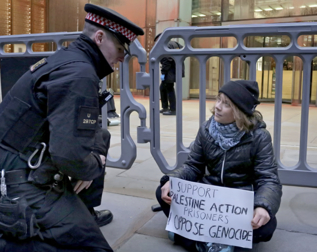Greta Thunberg, Londra'daki Filistin yanlısı protestoda tutuklandıktan sonra kefaletle serbest bırakıldı