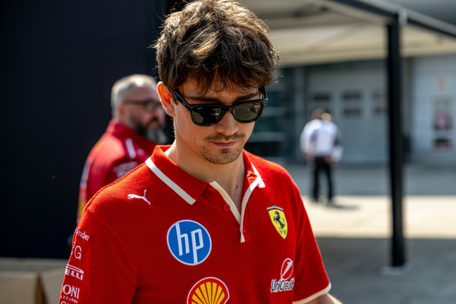 Charles Leclerc, Monako'daki kazadan sonra aptal gibi göründüğünü söyledi