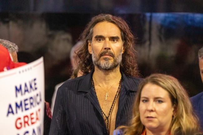 Russell Brand yeni tecavüz ve cinsel saldırı suçlarıyla suçlandı