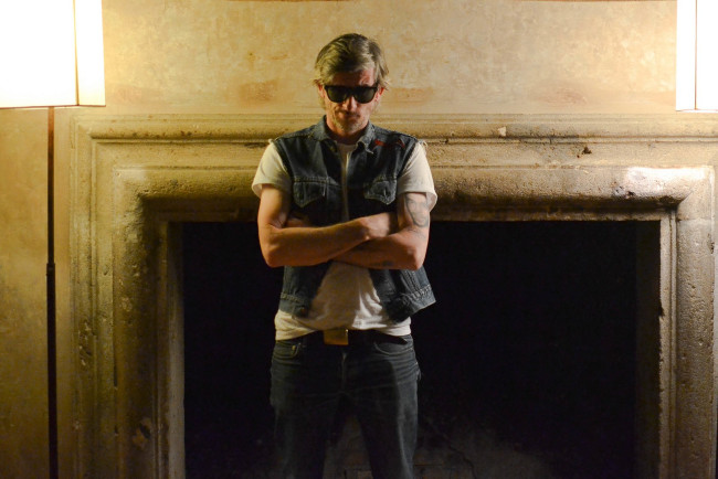 Nightcall ile tanınan Fransız DJ ve müzisyen Kavinsky, 50 yaşında ölü bulundu