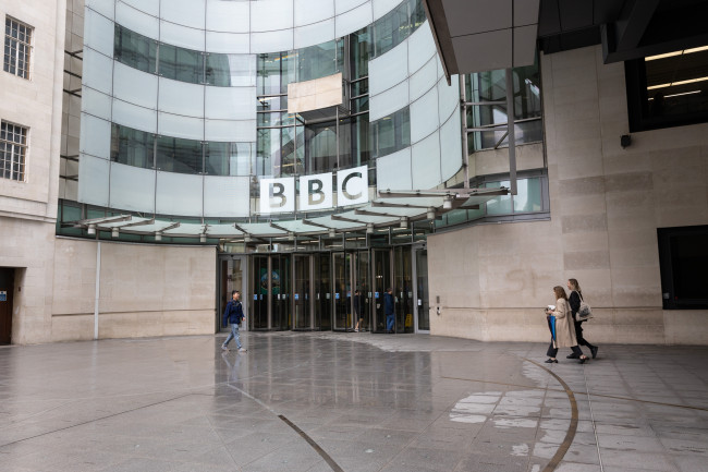 BBC, haber, ulus, TV ve radyo içeriklerindeki kesintilerle 550 iş kesintisi yapacak