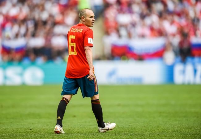 Iniesta, kariyerine yerel takımında son vermek yerine neden Emirates'e gittiğini şöyle açıklıyor: "Para için değil"