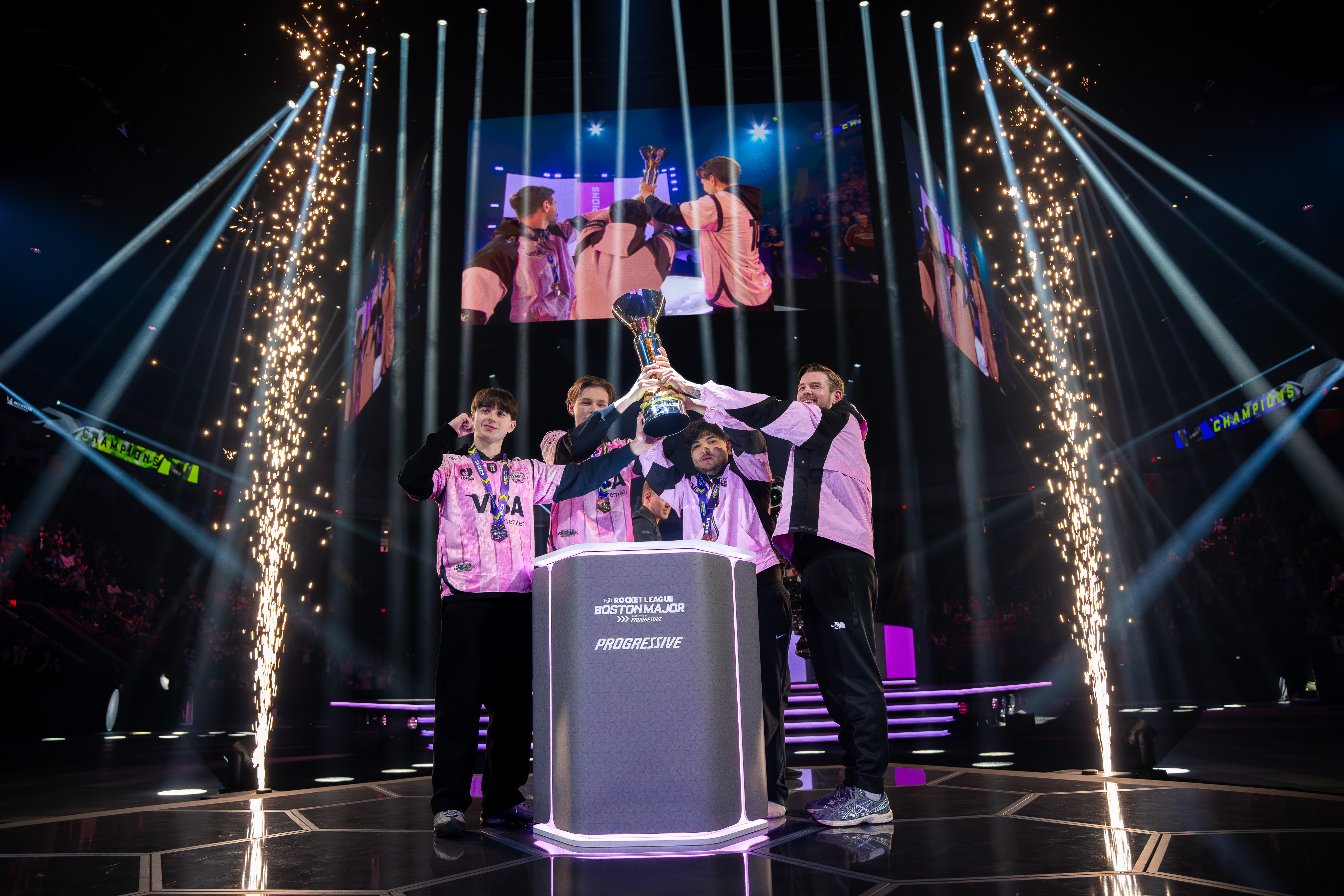 Nazik Arkadaşlar Rocket League Şampiyona Serisi Boston Major şampiyonu olarak taçlandırıldı