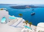 Santorini, deprem krizinin ardından ilk yolcu gemisini ağırladı