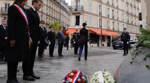 Paris'teki anma törenlerine saldırı: Canlı izleyin (hepsi tek bir yerde)