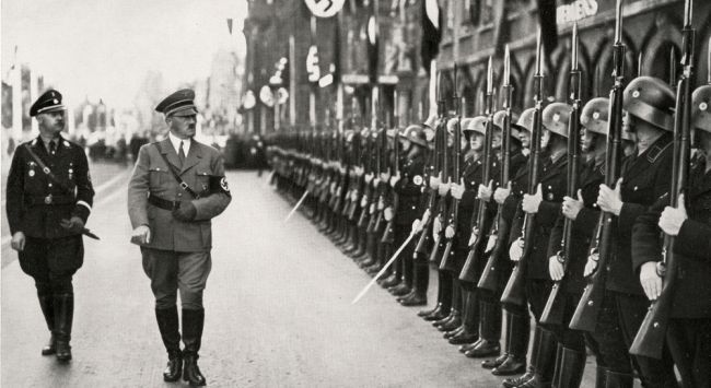 Hitler'in gizli genetik cinsel bozukluğu daha da fazla ayrıntıyı ortaya koyuyor: Mikropenis (ve sadece bir top)