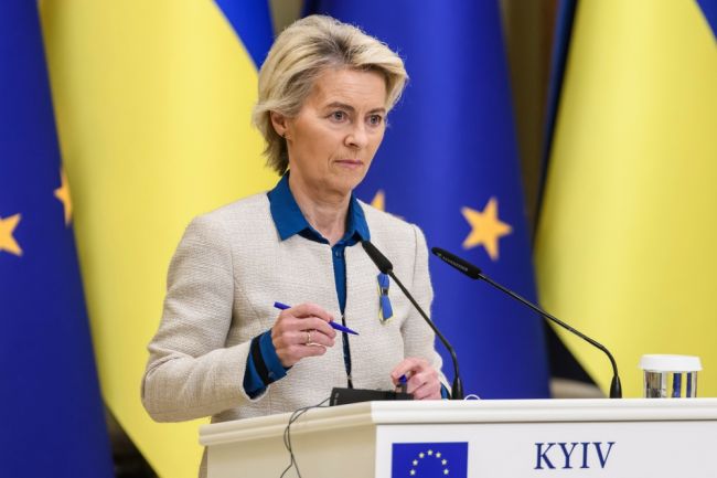 Von der Leyen, Kiev'e yönelik saldırıların ardından Trump'ı aradı ve onu barış için zorlamaya çağırdı