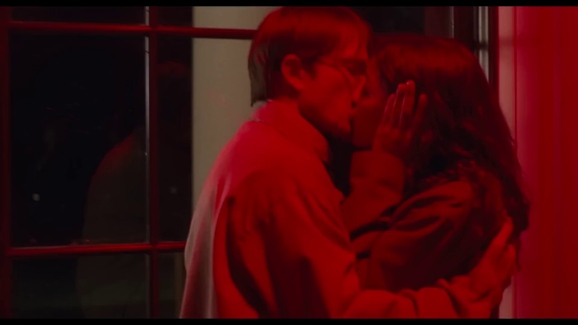 Zendaya ve Robert Pattinson, The Drama filminin ilk tam bakışında evlenir