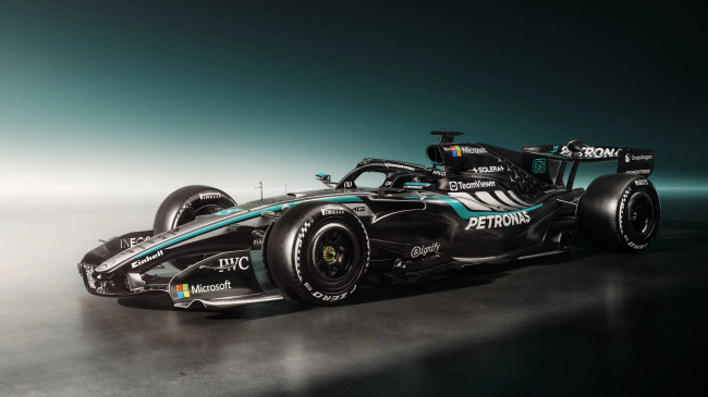 Formula 1 2026: Mercedes-AMG W17'yi sergiliyor