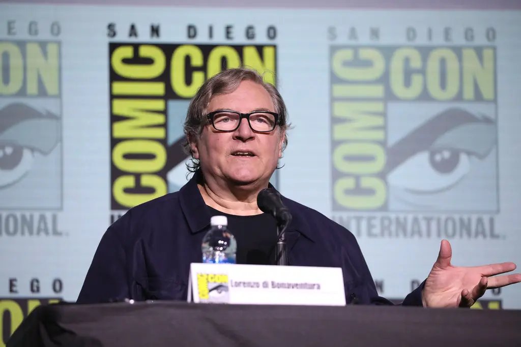 Yapımcı Lorenzo di Bonaventura San Diego Comic-Con'da konuşma yaparken